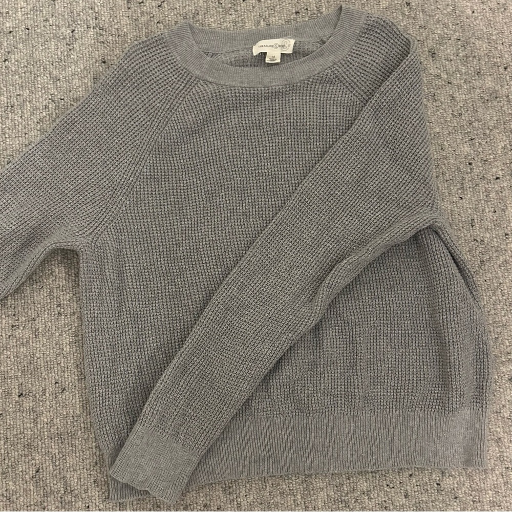 Grey women’s waffle-knit sweater!